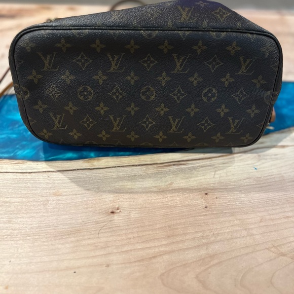 Authentic Louis Vuitton Neverfull MM - Picture 15 of 16